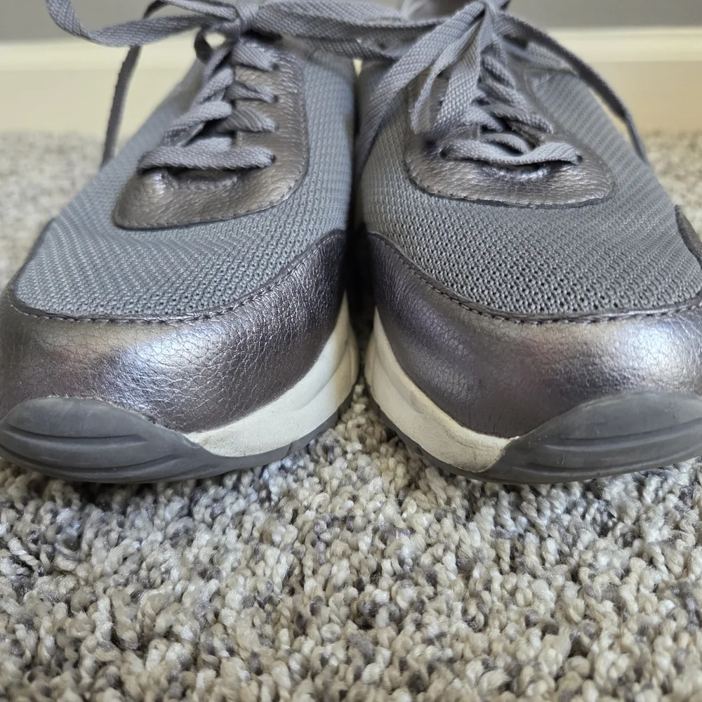 Naturalizer Women's‎ Nash Flyknit Wide Sneaker Metallic Charcoal Gray Size 7.5W
